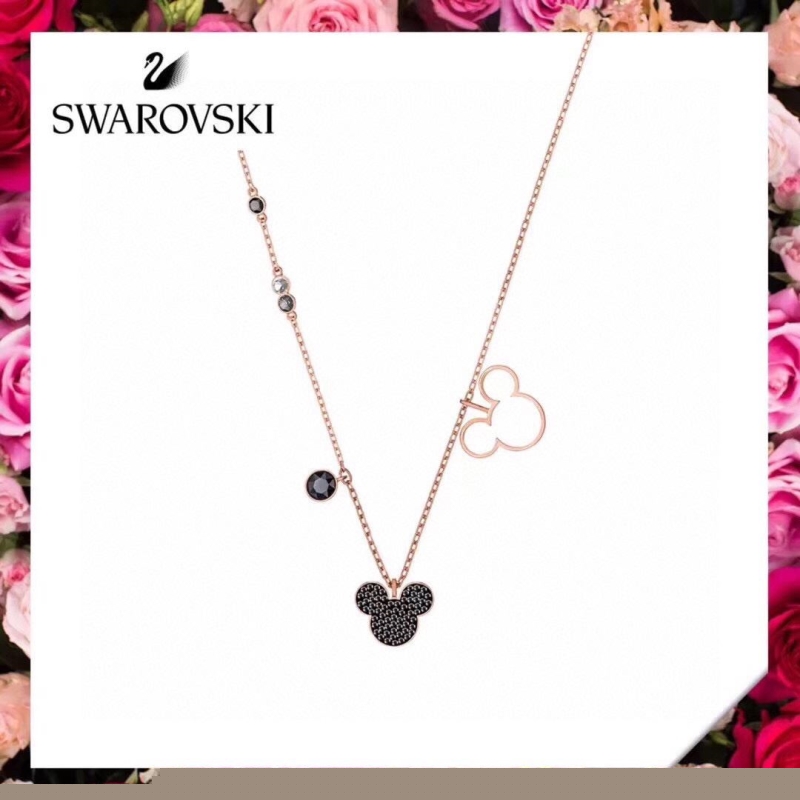 G*u*i necklaces